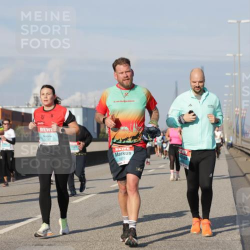 03.10.2025 - Köhlbrandbrückenlauf Jannik Wohlers http://msf.ph/oto/9093610 03.10.2025 10:00:41 Position 3 3747, 20, 1573, 1283 meine-sportfotos.de