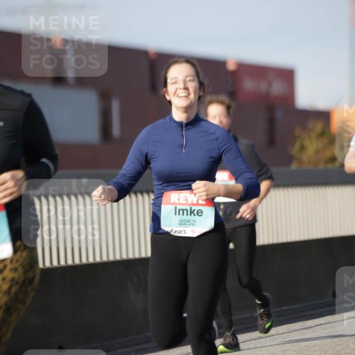 03.10.2025 - Köhlbrandbrückenlauf Jannik Wohlers http://msf.ph/oto/9093625 03.10.2025 10:12:17 Position 3 2379, 2252, 1882 meine-sportfotos.de