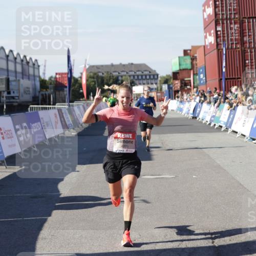 03.10.2025 - Köhlbrandbrückenlauf Jannik Wohlers http://msf.ph/oto/9093630 03.10.2025 12:54:36 Ziel 4023, 4060, 4106, 4209, 6683 meine-sportfotos.de