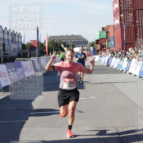 03.10.2025 - Köhlbrandbrückenlauf Jannik Wohlers http://msf.ph/oto/9093647 03.10.2025 12:54:36 Ziel 4023, 4060, 4106, 4209, 6683 meine-sportfotos.de