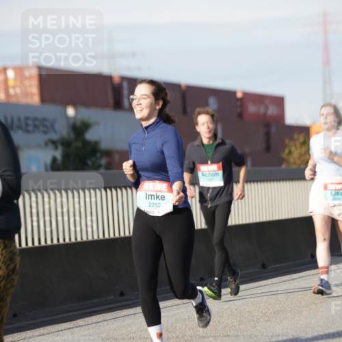 03.10.2025 - Köhlbrandbrückenlauf Jannik Wohlers http://msf.ph/oto/9093652 03.10.2025 10:12:17 Position 3 2579, 2252, 2668 meine-sportfotos.de