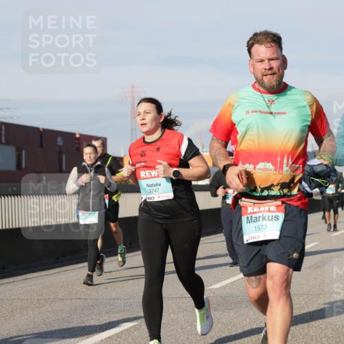 03.10.2025 - Köhlbrandbrückenlauf Jannik Wohlers http://msf.ph/oto/9093656 03.10.2025 10:00:42 Position 3 46, 3747, 20, 25, 1573, 1283 meine-sportfotos.de