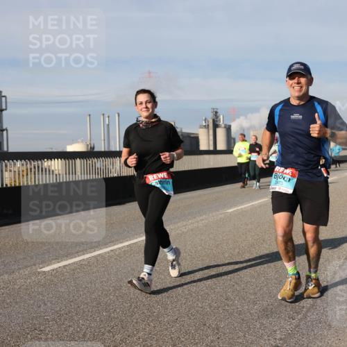 03.10.2025 - Köhlbrandbrückenlauf Lena Gebhardt http://msf.ph/oto/9093666 03.10.2025 10:08:53 Position 2 2973 meine-sportfotos.de