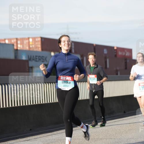 03.10.2025 - Köhlbrandbrückenlauf Jannik Wohlers http://msf.ph/oto/9093679 03.10.2025 10:12:17 Position 3 79, 2252, 1221 meine-sportfotos.de