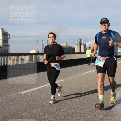 03.10.2025 - Köhlbrandbrückenlauf Lena Gebhardt http://msf.ph/oto/9093680 03.10.2025 10:08:53 Position 2 2973 meine-sportfotos.de