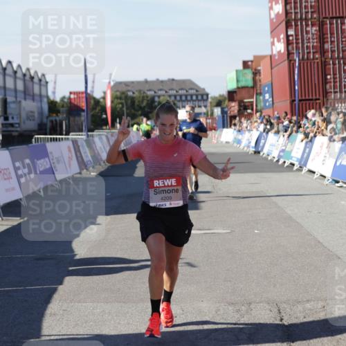 03.10.2025 - Köhlbrandbrückenlauf Jannik Wohlers http://msf.ph/oto/9093687 03.10.2025 12:54:36 Ziel 4023, 4060, 4106, 4209, 6683 meine-sportfotos.de