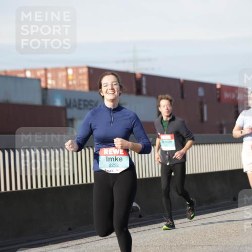 03.10.2025 - Köhlbrandbrückenlauf Jannik Wohlers http://msf.ph/oto/9093692 03.10.2025 10:12:17 Position 3 2252, 221 meine-sportfotos.de