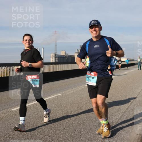 03.10.2025 - Köhlbrandbrückenlauf Lena Gebhardt http://msf.ph/oto/9093694 03.10.2025 10:08:53 Position 2 976, 2973 meine-sportfotos.de