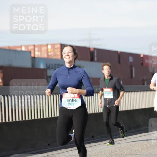 03.10.2025 - Köhlbrandbrückenlauf Jannik Wohlers http://msf.ph/oto/9093696 03.10.2025 10:12:17 Position 3 2252 meine-sportfotos.de