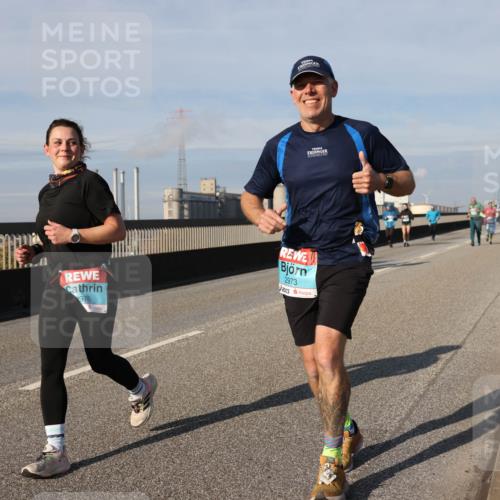 03.10.2025 - Köhlbrandbrückenlauf Lena Gebhardt http://msf.ph/oto/9093701 03.10.2025 10:08:53 Position 2 976, 2973 meine-sportfotos.de