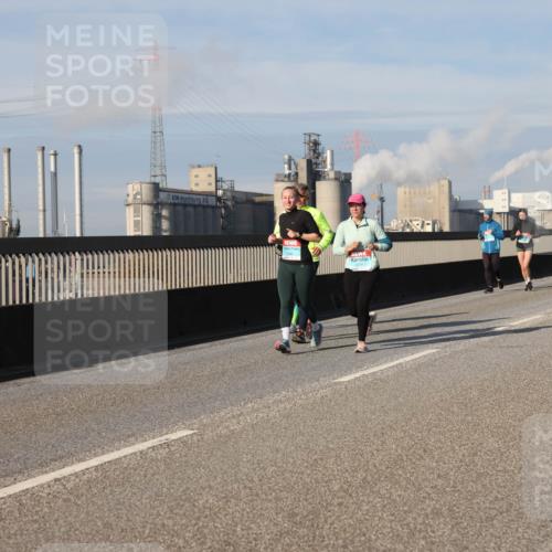 03.10.2025 - Köhlbrandbrückenlauf Lena Gebhardt http://msf.ph/oto/9093708 03.10.2025 10:08:55 Position 2  meine-sportfotos.de