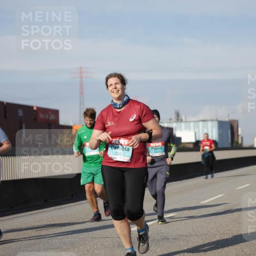 03.10.2025 - Köhlbrandbrückenlauf Jannik Wohlers http://msf.ph/oto/9093714 03.10.2025 10:12:19 Position 3 2688, 2332 meine-sportfotos.de