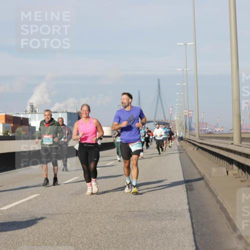 03.10.2025 - Köhlbrandbrückenlauf Jannik Wohlers http://msf.ph/oto/9093719 03.10.2025 10:00:45 Position 3  meine-sportfotos.de