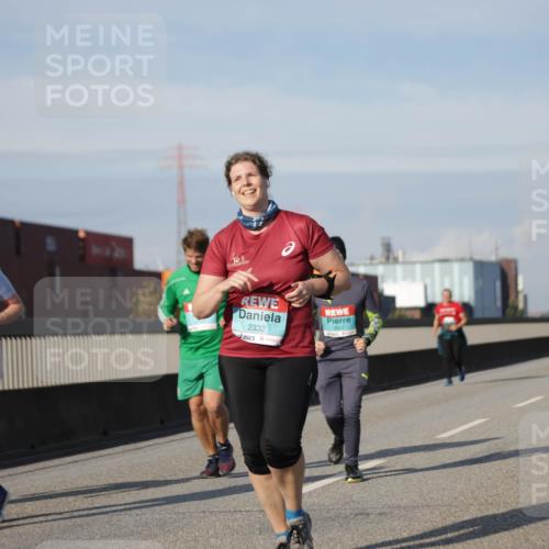 03.10.2025 - Köhlbrandbrückenlauf Jannik Wohlers http://msf.ph/oto/9093721 03.10.2025 10:12:19 Position 3 3657, 2332 meine-sportfotos.de