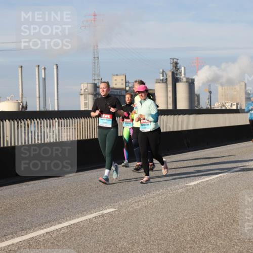 03.10.2025 - Köhlbrandbrückenlauf Lena Gebhardt http://msf.ph/oto/9093724 03.10.2025 10:08:56 Position 2  meine-sportfotos.de