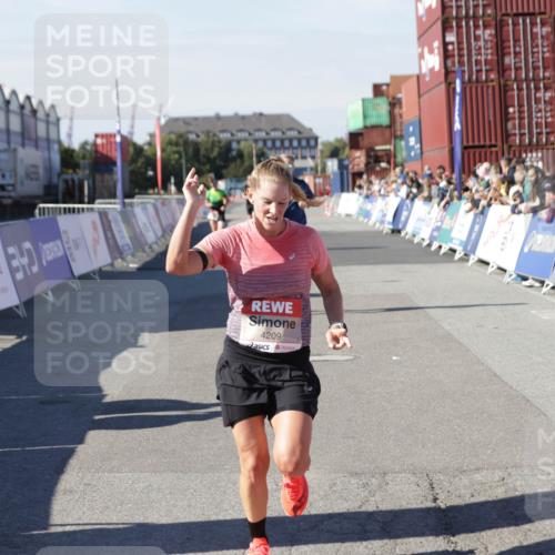 03.10.2025 - Köhlbrandbrückenlauf Jannik Wohlers http://msf.ph/oto/9093739 03.10.2025 12:54:36 Ziel 4023, 4060, 4106, 4209, 6683 meine-sportfotos.de