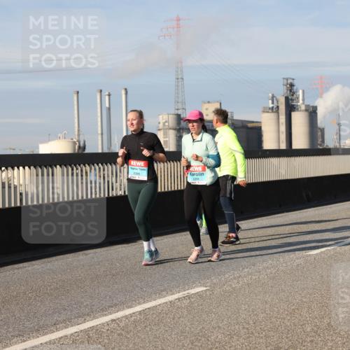 03.10.2025 - Köhlbrandbrückenlauf Lena Gebhardt http://msf.ph/oto/9093745 03.10.2025 10:08:56 Position 2 2386, 2359 meine-sportfotos.de