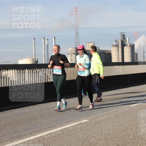 03.10.2025 - Köhlbrandbrückenlauf Lena Gebhardt http://msf.ph/oto/9093751 03.10.2025 10:08:56 Position 2 2386, 2359 meine-sportfotos.de