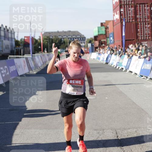 03.10.2025 - Köhlbrandbrückenlauf Jannik Wohlers http://msf.ph/oto/9093758 03.10.2025 12:54:36 Ziel 4023, 4060, 4106, 4209, 6683 meine-sportfotos.de