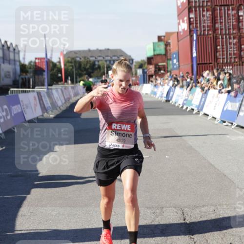 03.10.2025 - Köhlbrandbrückenlauf Jannik Wohlers http://msf.ph/oto/9093775 03.10.2025 12:54:36 Ziel 4023, 4060, 4106, 4209, 6683 meine-sportfotos.de