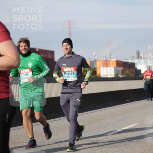 03.10.2025 - Köhlbrandbrückenlauf Jannik Wohlers http://msf.ph/oto/9093782 03.10.2025 10:12:20 Position 3 2332, 2398, 3657 meine-sportfotos.de