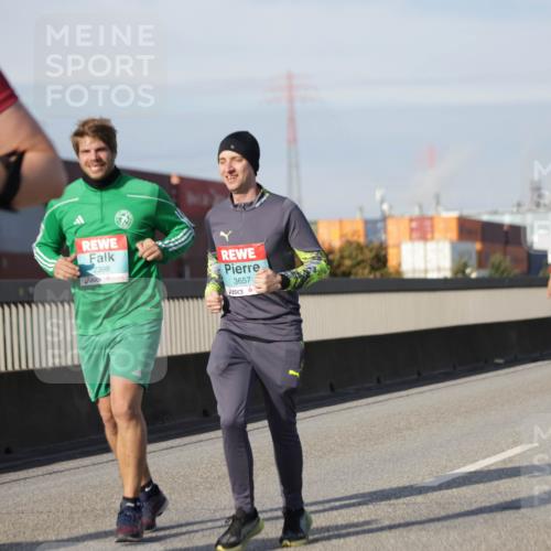03.10.2025 - Köhlbrandbrückenlauf Jannik Wohlers http://msf.ph/oto/9093798 03.10.2025 10:12:20 Position 3 2398, 3657 meine-sportfotos.de