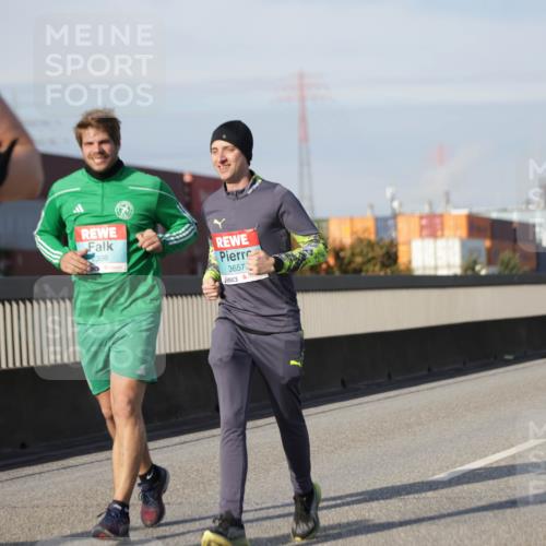 03.10.2025 - Köhlbrandbrückenlauf Jannik Wohlers http://msf.ph/oto/9093802 03.10.2025 10:12:20 Position 3 2398, 3657 meine-sportfotos.de