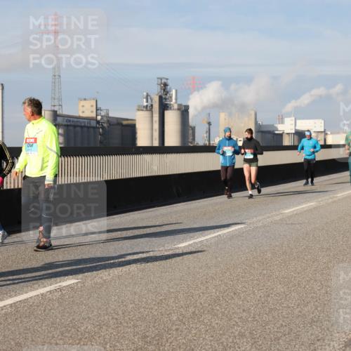 03.10.2025 - Köhlbrandbrückenlauf Lena Gebhardt http://msf.ph/oto/9093807 03.10.2025 10:08:57 Position 2 2419, 2412, 2443 meine-sportfotos.de