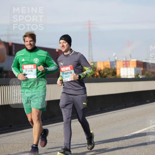 03.10.2025 - Köhlbrandbrückenlauf Jannik Wohlers http://msf.ph/oto/9093814 03.10.2025 10:12:20 Position 3 2398, 3657 meine-sportfotos.de