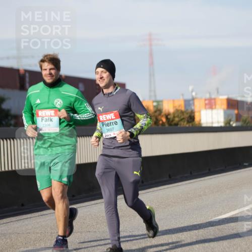03.10.2025 - Köhlbrandbrückenlauf Jannik Wohlers http://msf.ph/oto/9093818 03.10.2025 10:12:20 Position 3 2398, 3657 meine-sportfotos.de