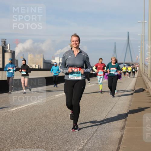03.10.2025 - Köhlbrandbrückenlauf Lena Gebhardt http://msf.ph/oto/9093823 03.10.2025 10:08:59 Position 2 2443 meine-sportfotos.de