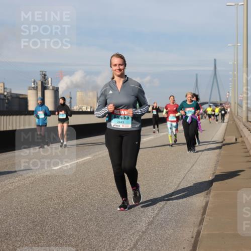 03.10.2025 - Köhlbrandbrückenlauf Lena Gebhardt http://msf.ph/oto/9093841 03.10.2025 10:08:59 Position 2 2443 meine-sportfotos.de