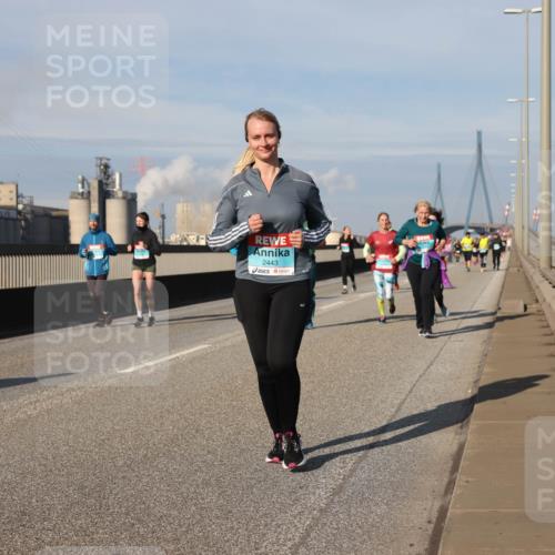 03.10.2025 - Köhlbrandbrückenlauf Lena Gebhardt http://msf.ph/oto/9093847 03.10.2025 10:08:59 Position 2 2443 meine-sportfotos.de