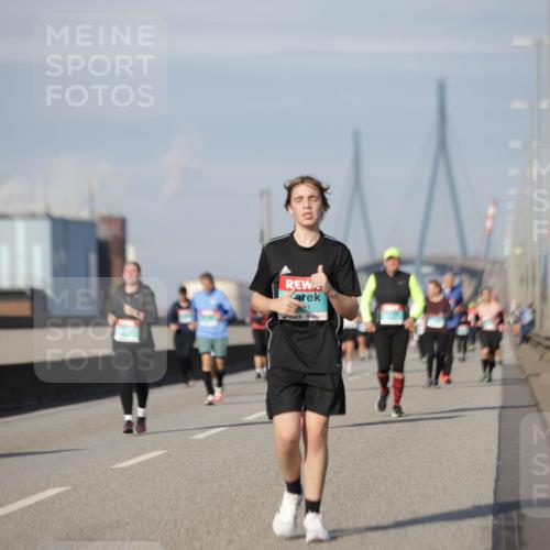 03.10.2025 - Köhlbrandbrückenlauf Jannik Wohlers http://msf.ph/oto/9093857 03.10.2025 10:12:23 Position 3 2631 meine-sportfotos.de