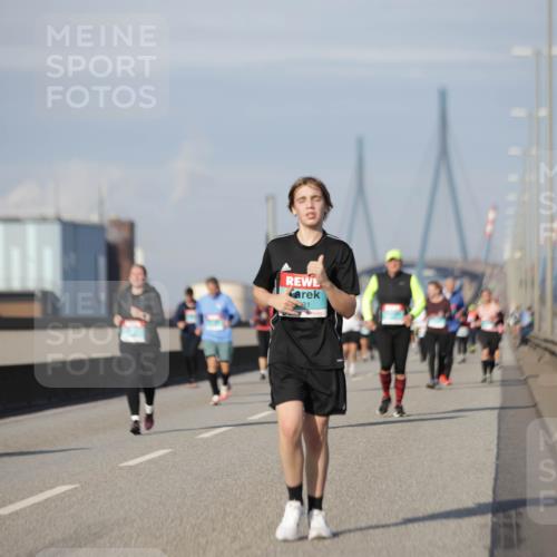 03.10.2025 - Köhlbrandbrückenlauf Jannik Wohlers http://msf.ph/oto/9093863 03.10.2025 10:12:23 Position 3 81 meine-sportfotos.de
