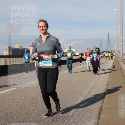 03.10.2025 - Köhlbrandbrückenlauf Lena Gebhardt http://msf.ph/oto/9093869 03.10.2025 10:09:00 Position 2 2443 meine-sportfotos.de