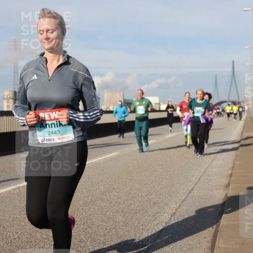 03.10.2025 - Köhlbrandbrückenlauf Lena Gebhardt http://msf.ph/oto/9093872 03.10.2025 10:09:00 Position 2 2443 meine-sportfotos.de