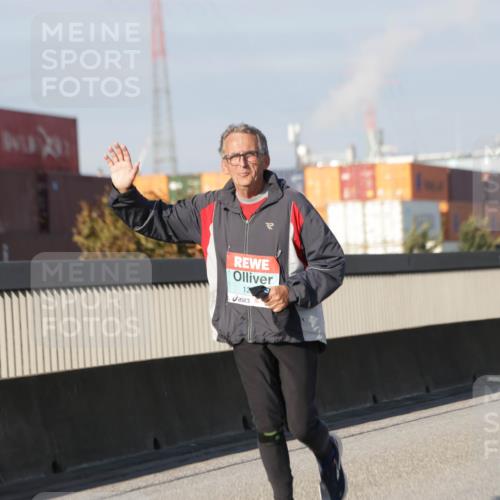 03.10.2025 - Köhlbrandbrückenlauf Jannik Wohlers http://msf.ph/oto/9093873 03.10.2025 10:00:49 Position 3  meine-sportfotos.de