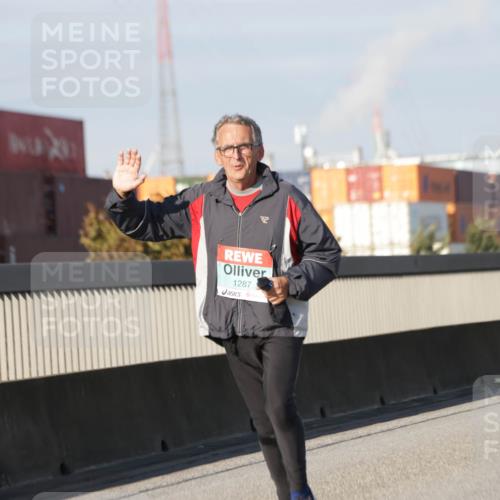 03.10.2025 - Köhlbrandbrückenlauf Jannik Wohlers http://msf.ph/oto/9093882 03.10.2025 10:00:49 Position 3 1287 meine-sportfotos.de