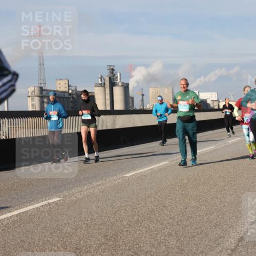 03.10.2025 - Köhlbrandbrückenlauf Lena Gebhardt http://msf.ph/oto/9093883 03.10.2025 10:09:01 Position 2  meine-sportfotos.de