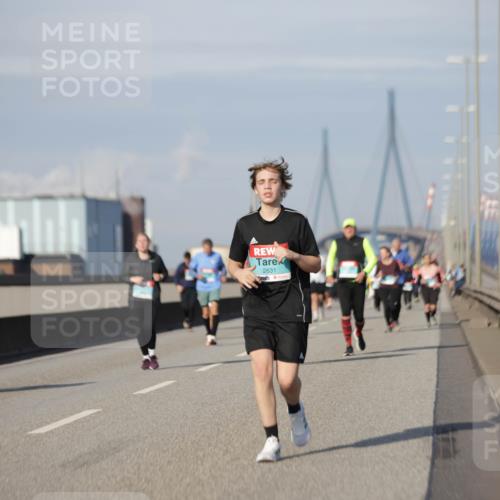 03.10.2025 - Köhlbrandbrückenlauf Jannik Wohlers http://msf.ph/oto/9093885 03.10.2025 10:12:23 Position 3 2631 meine-sportfotos.de