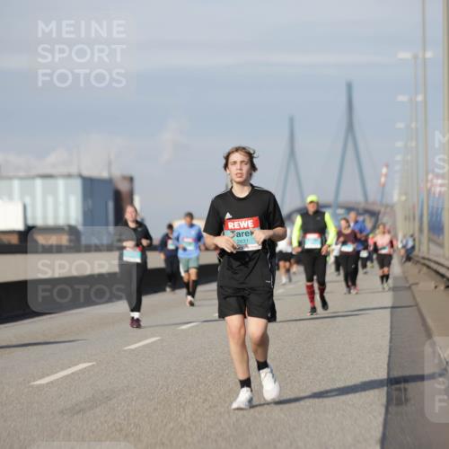 03.10.2025 - Köhlbrandbrückenlauf Jannik Wohlers http://msf.ph/oto/9093891 03.10.2025 10:12:23 Position 3 2631 meine-sportfotos.de
