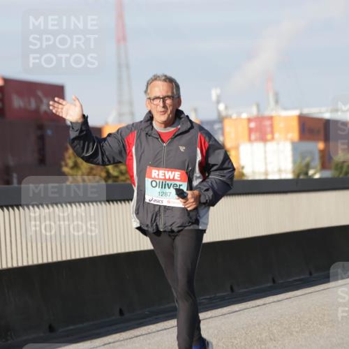 03.10.2025 - Köhlbrandbrückenlauf Jannik Wohlers http://msf.ph/oto/9093892 03.10.2025 10:00:49 Position 3 1287 meine-sportfotos.de