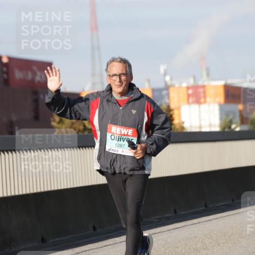 03.10.2025 - Köhlbrandbrückenlauf Jannik Wohlers http://msf.ph/oto/9093897 03.10.2025 10:00:49 Position 3 1287 meine-sportfotos.de