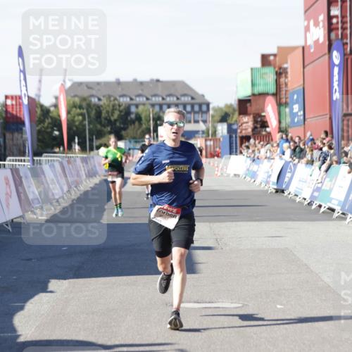 03.10.2025 - Köhlbrandbrückenlauf Jannik Wohlers http://msf.ph/oto/9093898 03.10.2025 12:54:38 Ziel 4060, 4106, 4209, 6621, 6683 meine-sportfotos.de