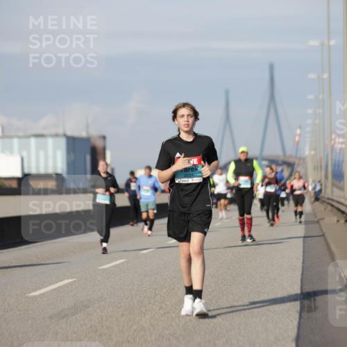 03.10.2025 - Köhlbrandbrückenlauf Jannik Wohlers http://msf.ph/oto/9093901 03.10.2025 10:12:23 Position 3 2631 meine-sportfotos.de