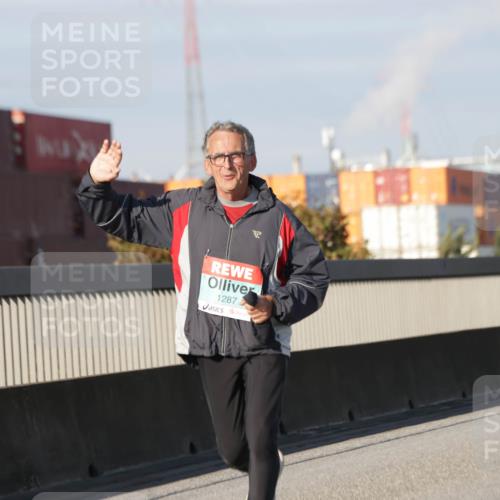 03.10.2025 - Köhlbrandbrückenlauf Jannik Wohlers http://msf.ph/oto/9093902 03.10.2025 10:00:49 Position 3 1287 meine-sportfotos.de