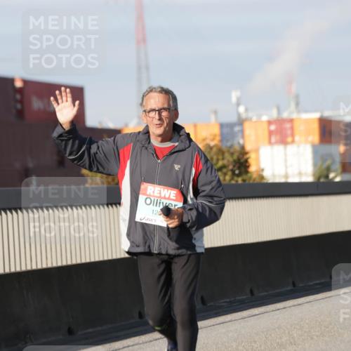 03.10.2025 - Köhlbrandbrückenlauf Jannik Wohlers http://msf.ph/oto/9093912 03.10.2025 10:00:49 Position 3 120 meine-sportfotos.de
