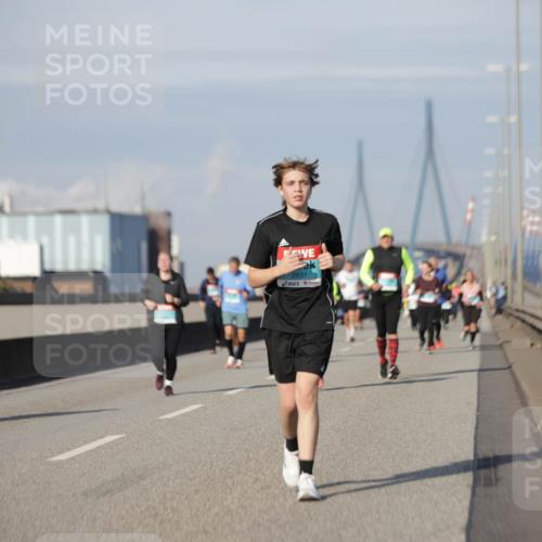 03.10.2025 - Köhlbrandbrückenlauf Jannik Wohlers http://msf.ph/oto/9093913 03.10.2025 10:12:23 Position 3 2631 meine-sportfotos.de