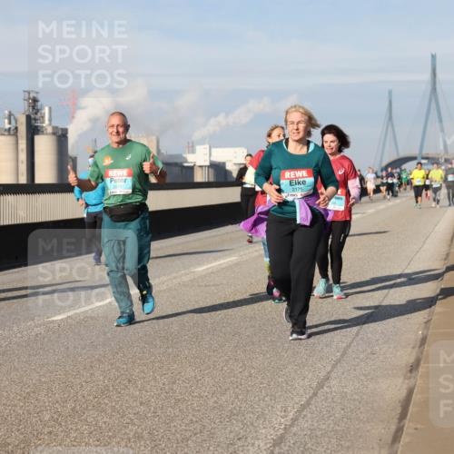 03.10.2025 - Köhlbrandbrückenlauf Lena Gebhardt http://msf.ph/oto/9093914 03.10.2025 10:09:02 Position 2 2272, 2175, 554 meine-sportfotos.de